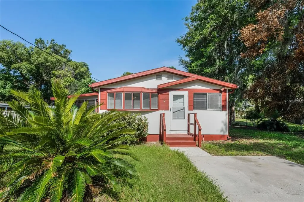410 S Salisbury Avenue Deland FL 32720