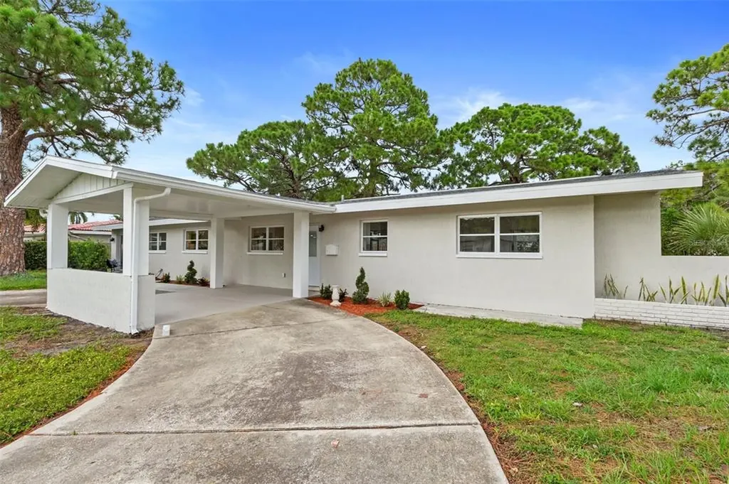 4461 Carson Street NE St Petersburg FL 33703
