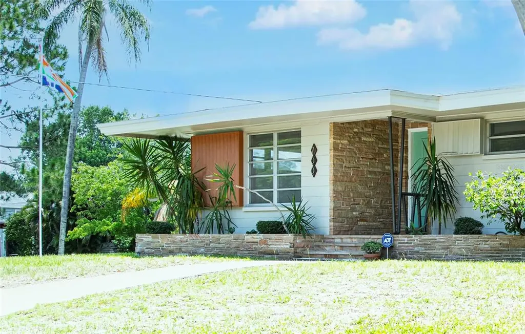 700 35th Avenue N St Petersburg FL 33704
