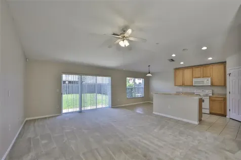 7413 Dragon Fly Loop Gibsonton FL 33534