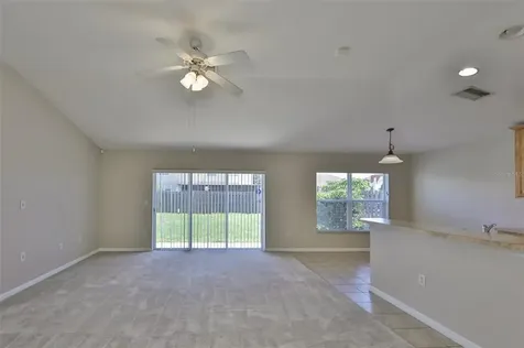 7413 Dragon Fly Loop Gibsonton FL 33534