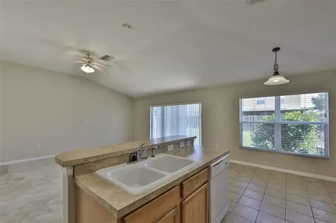 7413 Dragon Fly Loop Gibsonton FL 33534