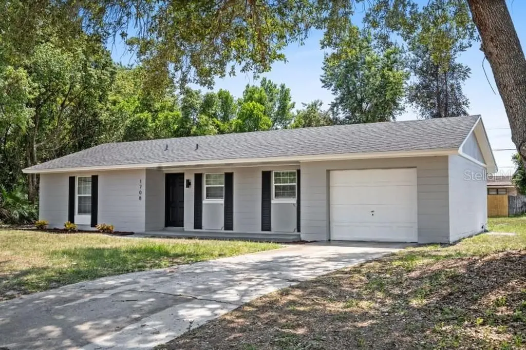 1708 Montecito Avenue Deltona FL 32738