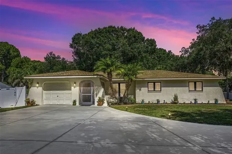 462 Oak Street Englewood FL 34223