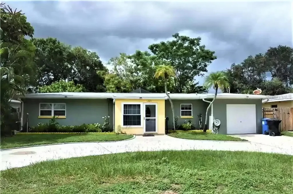 1261 76th Avenue N St Petersburg FL 33702
