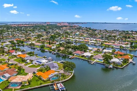 4360 39th Street S St Petersburg FL 33711