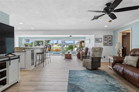 4360 39th Street S St Petersburg FL 33711