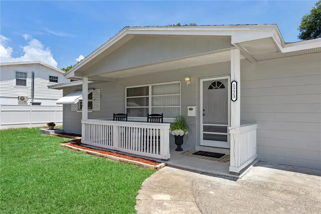 1223 36th Terrace N St Petersburg FL 33704
