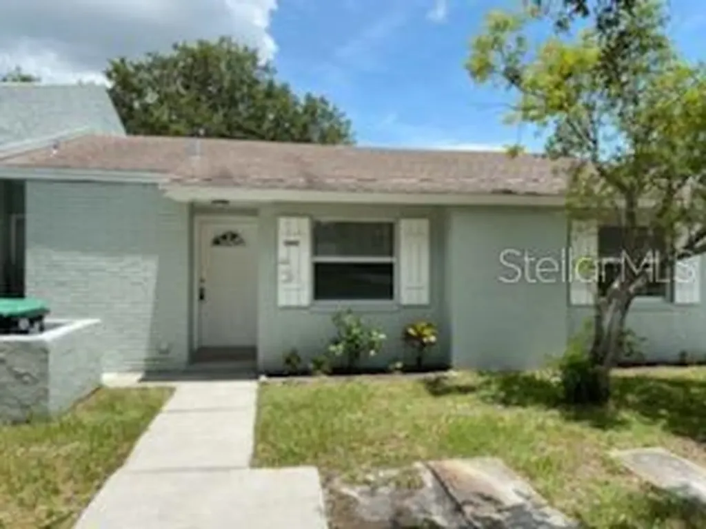 2401 N End Street Orlando FL 32837