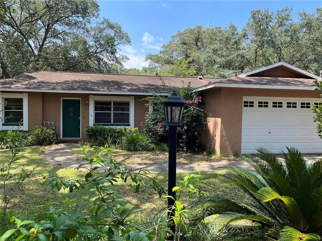 1920 Sydney Road Valrico FL 33594