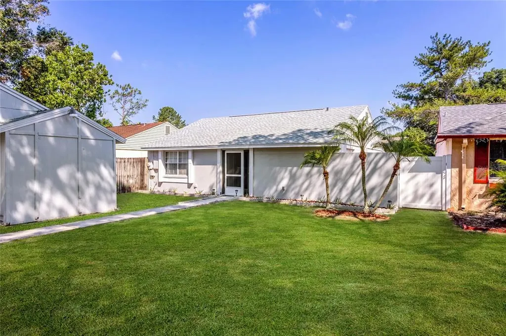3272 Fox Lake Drive Tampa FL 33618
