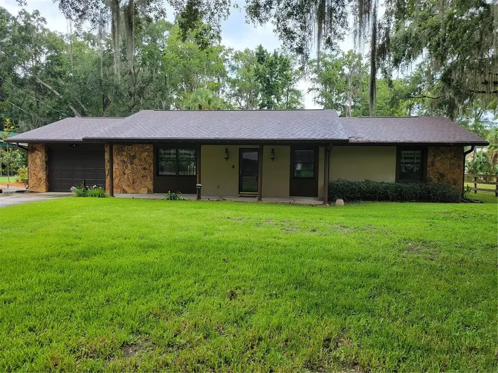 4862 Cr 307 Lake Panasoffkee FL 33538
