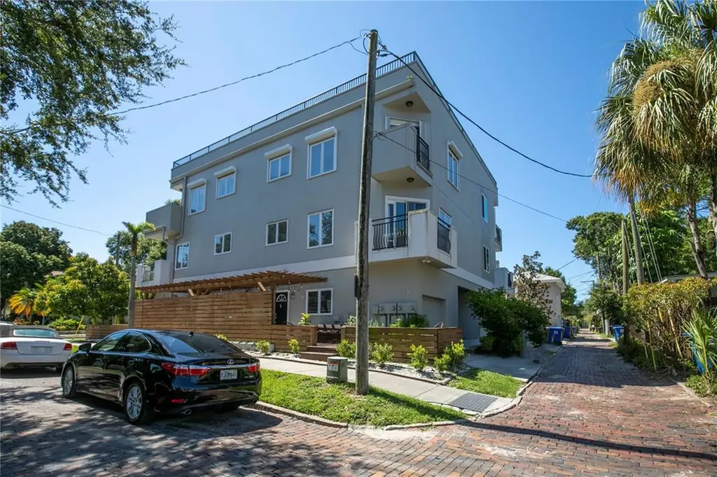 1052 6th Street N St Petersburg FL 33701