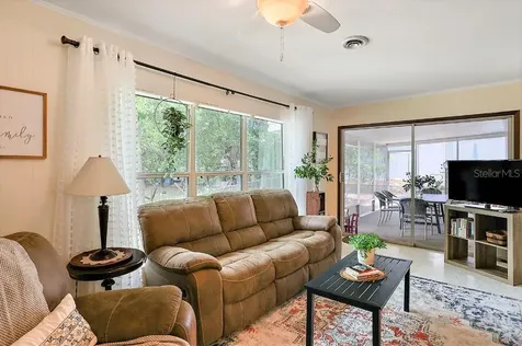 800 Hickory Avenue Leesburg FL 34748