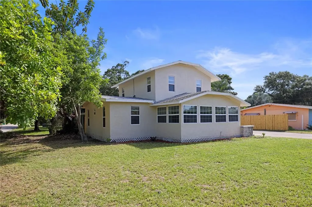 2820 17th Avenue W Bradenton FL 34205