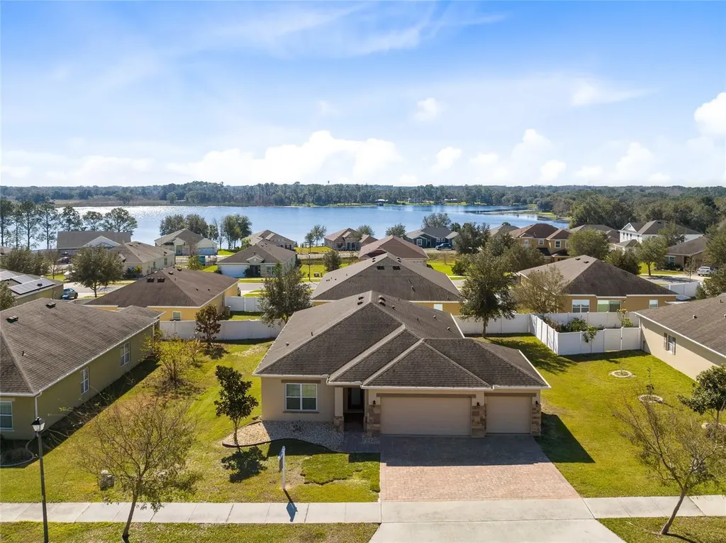 306 Lago Lane Groveland FL 34736