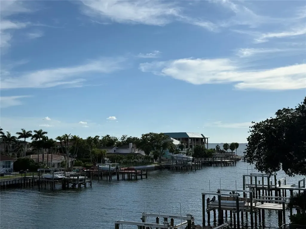 2417 S Dundee Street Tampa FL 33629