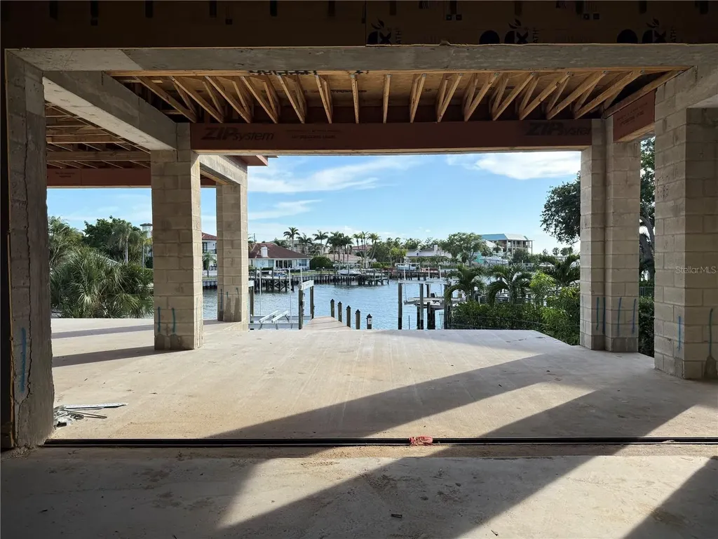 2417 S Dundee Street Tampa FL 33629