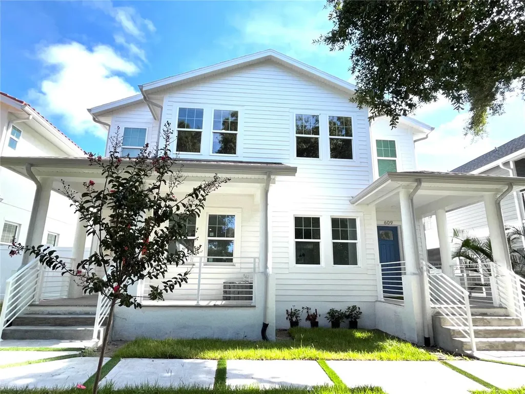 611 24th Avenue N St Petersburg FL 33704