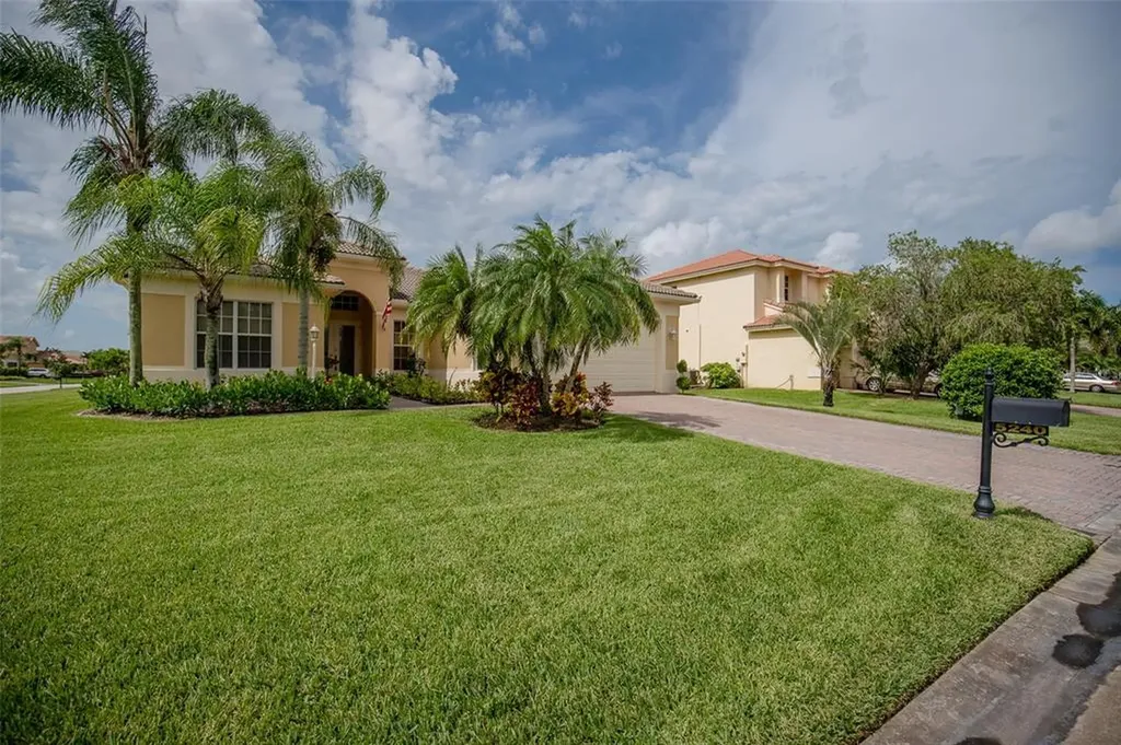 5240 Topaz Lane SW Vero Beach FL 32968