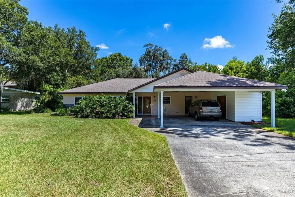 1219 S Pine Lake Drive Tampa FL 33612