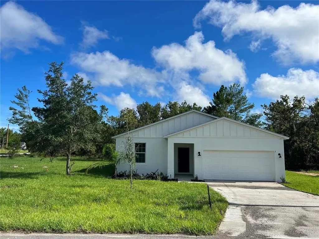 3 Malauka Circle Lane Ocklawaha FL 32179
