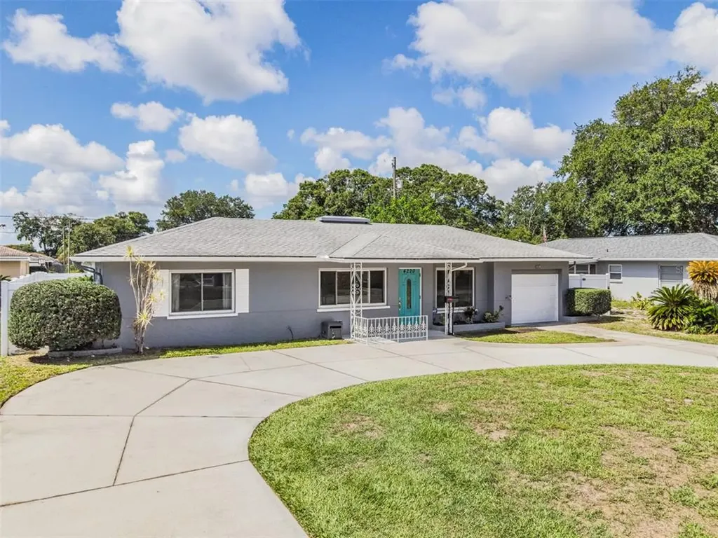 4220 Yardley Avenue N St Petersburg FL 33713