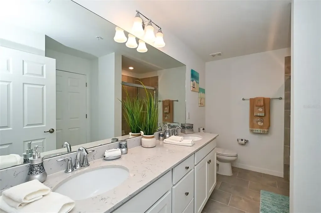 18028 Gawthrop Lakewood Ranch FL 34211