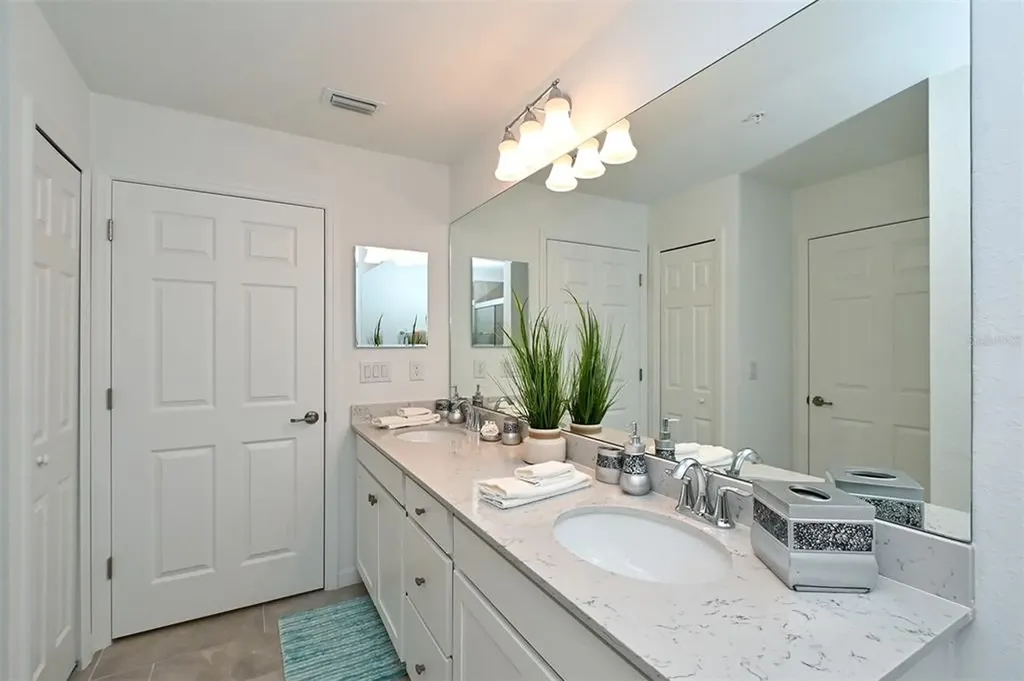 18028 Gawthrop Lakewood Ranch FL 34211