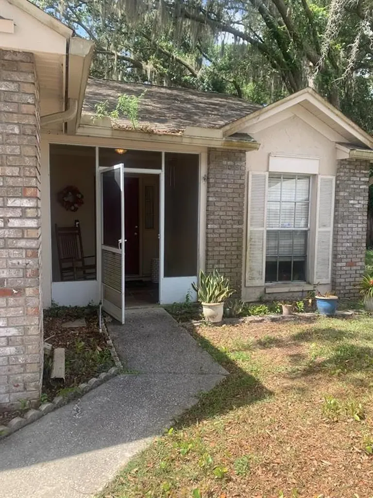 9802 Sir Frederick Street Tampa FL 33637