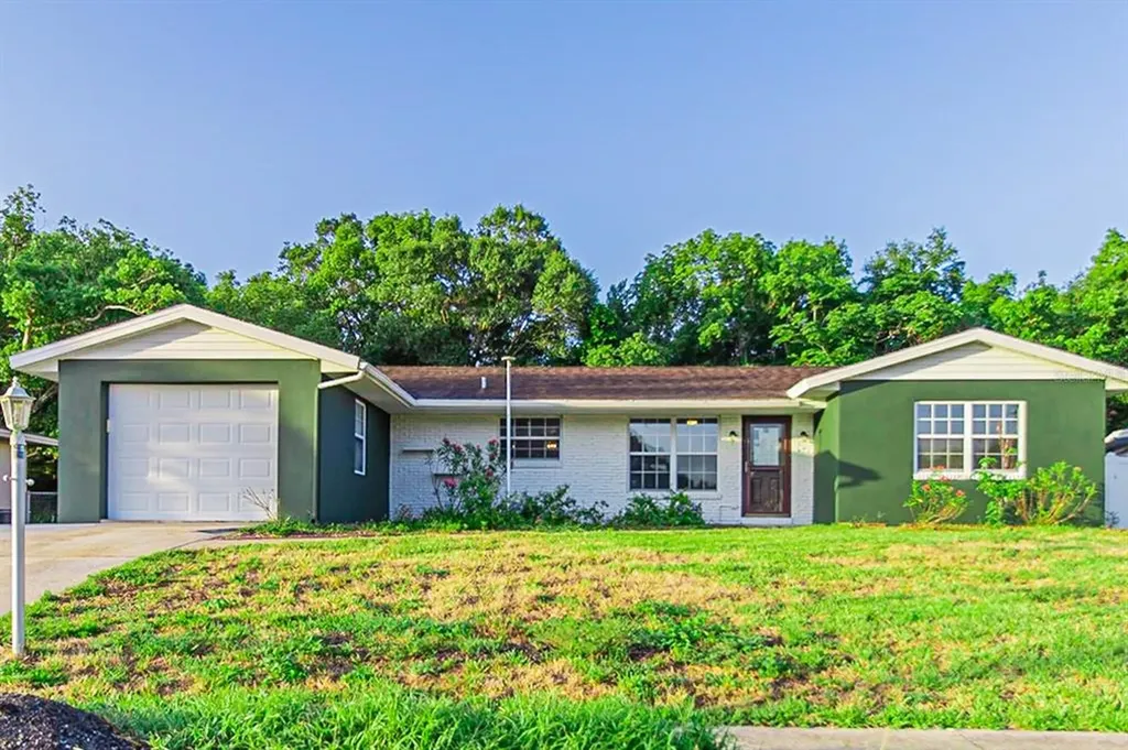 1717 Twin Oak Street Deltona FL 32725