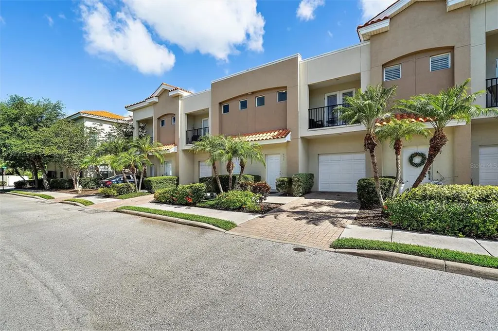 531 100th Avenue N St Petersburg FL 33702