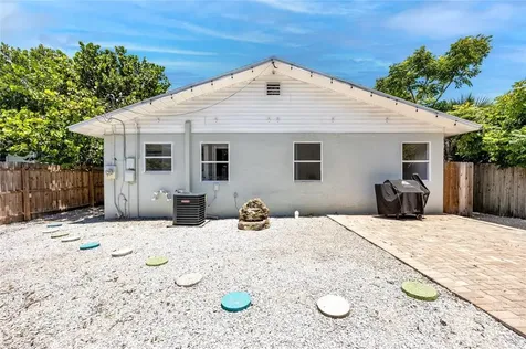 1210 35th Avenue N St Petersburg FL 33704