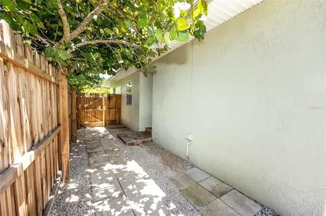 1210 35th Avenue N St Petersburg FL 33704