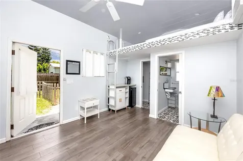 1210 35th Avenue N St Petersburg FL 33704