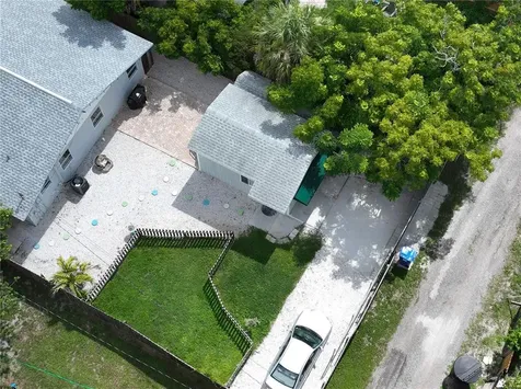 1210 35th Avenue N St Petersburg FL 33704