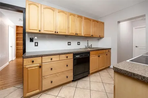 1210 35th Avenue N St Petersburg FL 33704