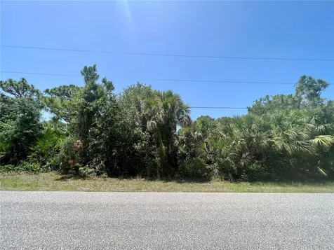9068 Carnation Avenue Englewood FL 34224