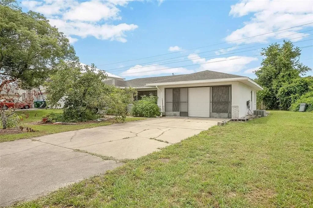 1986 S Old Mill Drive Deltona FL 32725