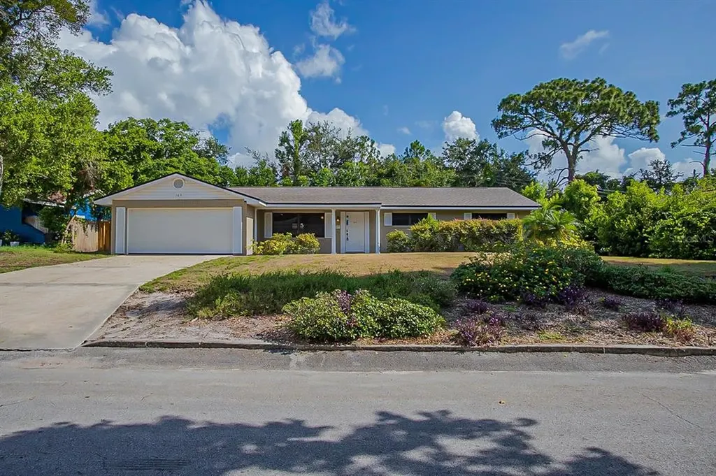165 N Lakewood Circle Maitland FL 32751