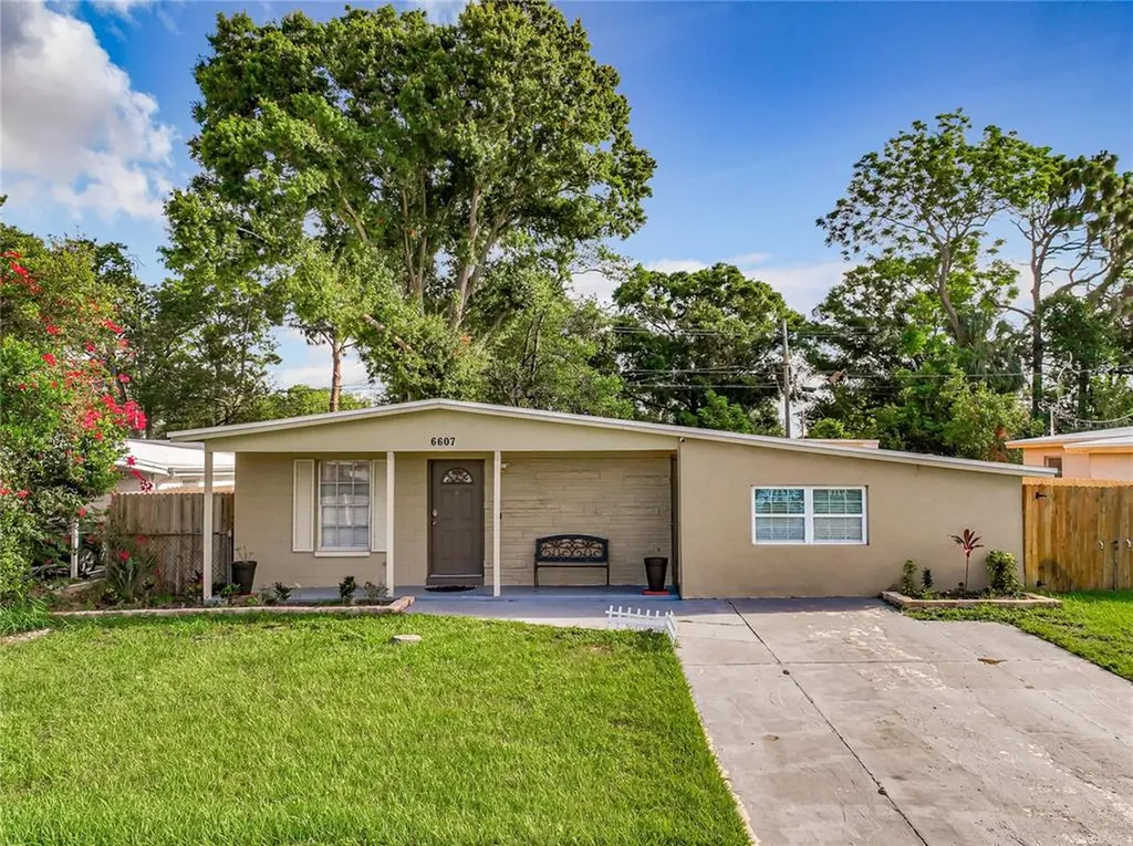 6607 W Paris Street Tampa FL 33634