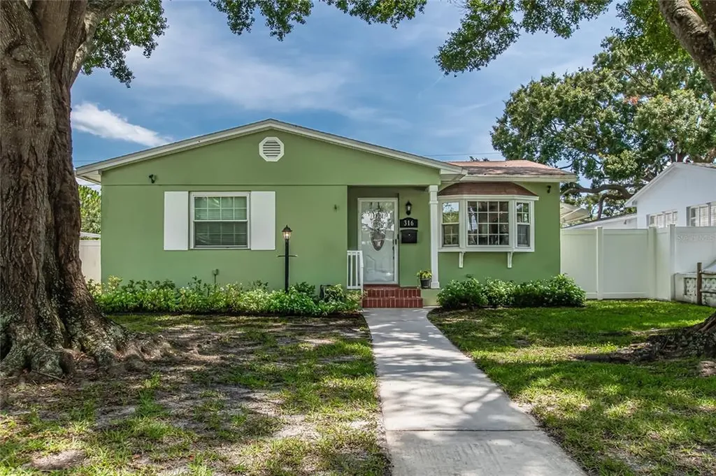 316 37th Avenue NE St Petersburg FL 33704
