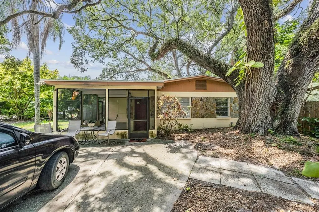 7514 Melaleuca Lane Tampa FL 33619