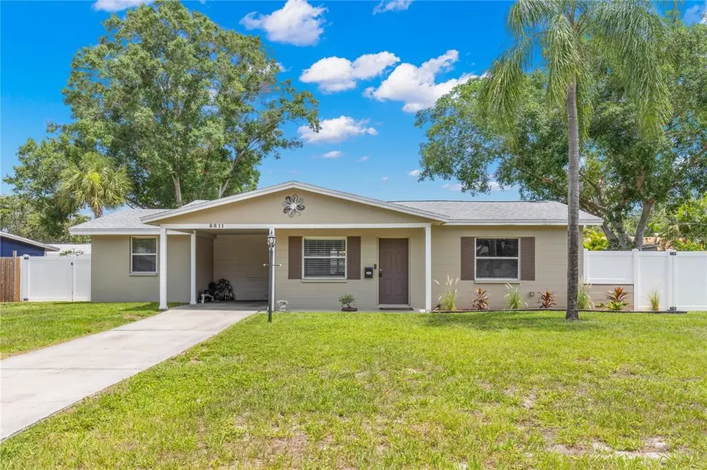 6811 9th Avenue N St Petersburg FL 33710
