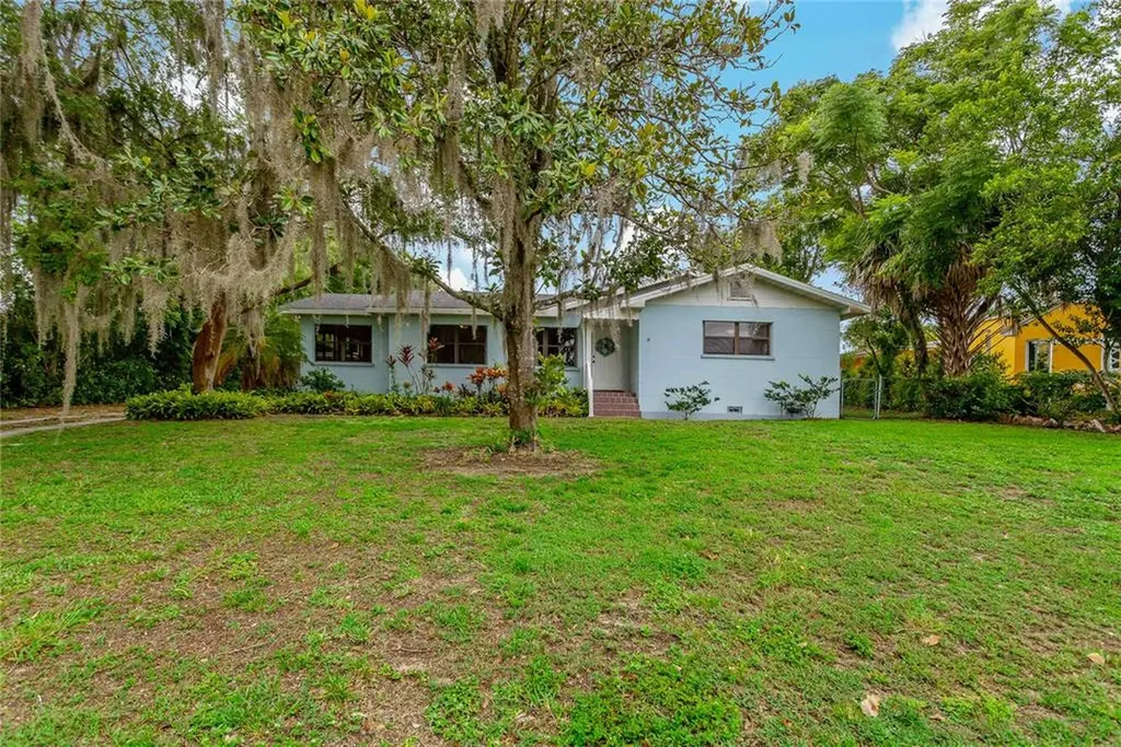 1106 S Lakeshore Boulevard Lake Wales FL 33853