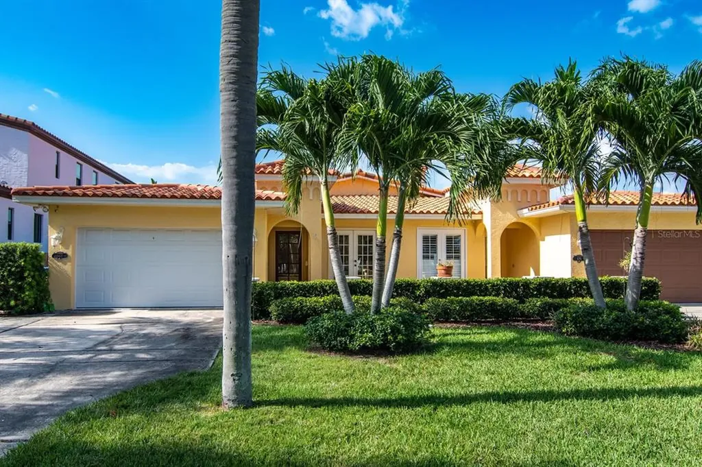 160 Ricardo Way NE St Petersburg FL 33704