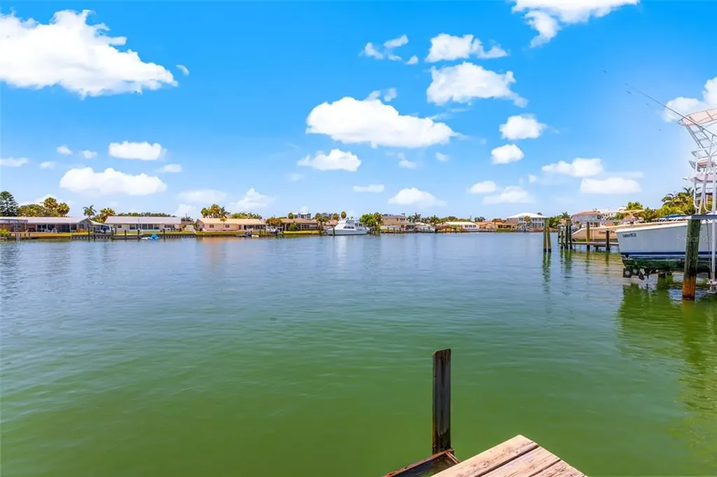 7944 10th Avenue S St Petersburg FL 33707
