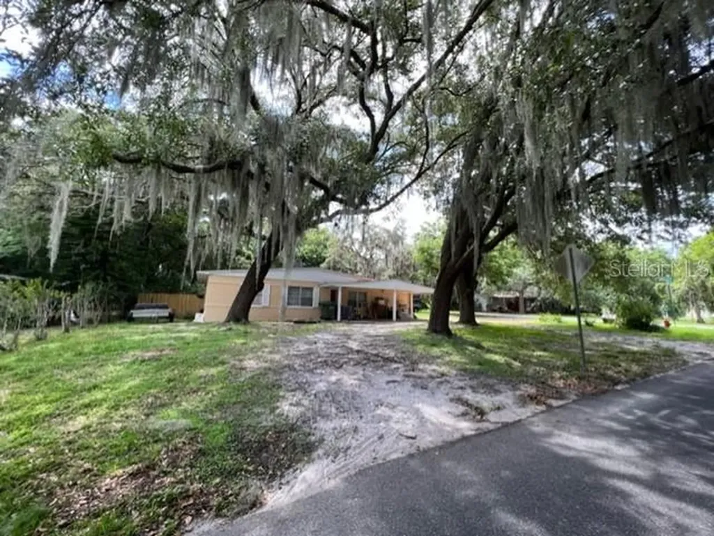 1100 Oak Drive Leesburg FL 34748