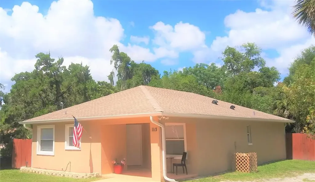 1101 S Thompson Avenue Deland FL 32720