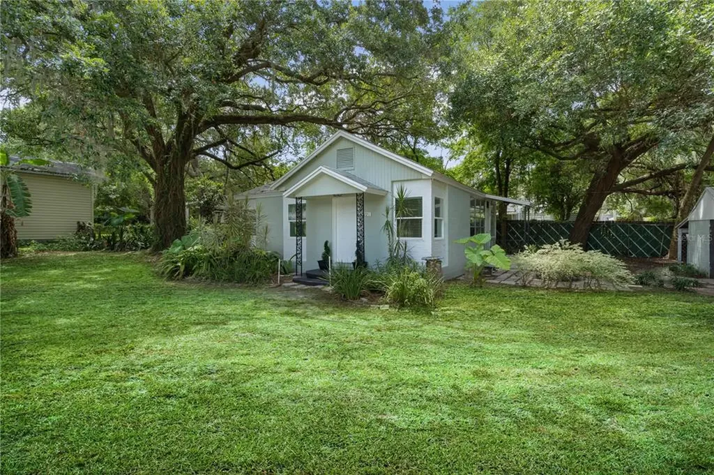 1221 Osceola Avenue Leesburg FL 34748
